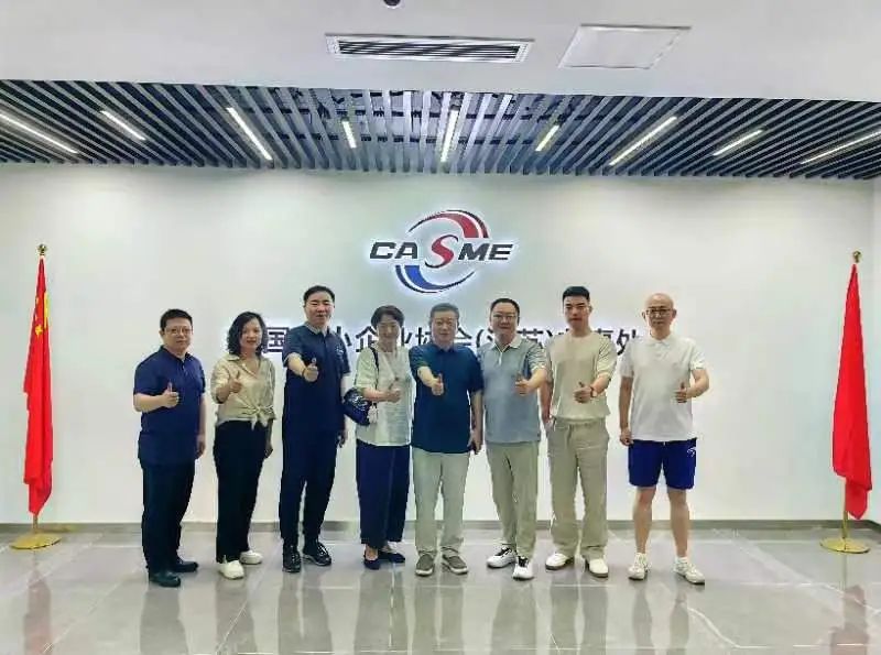 合影.jpg 合影.jpg